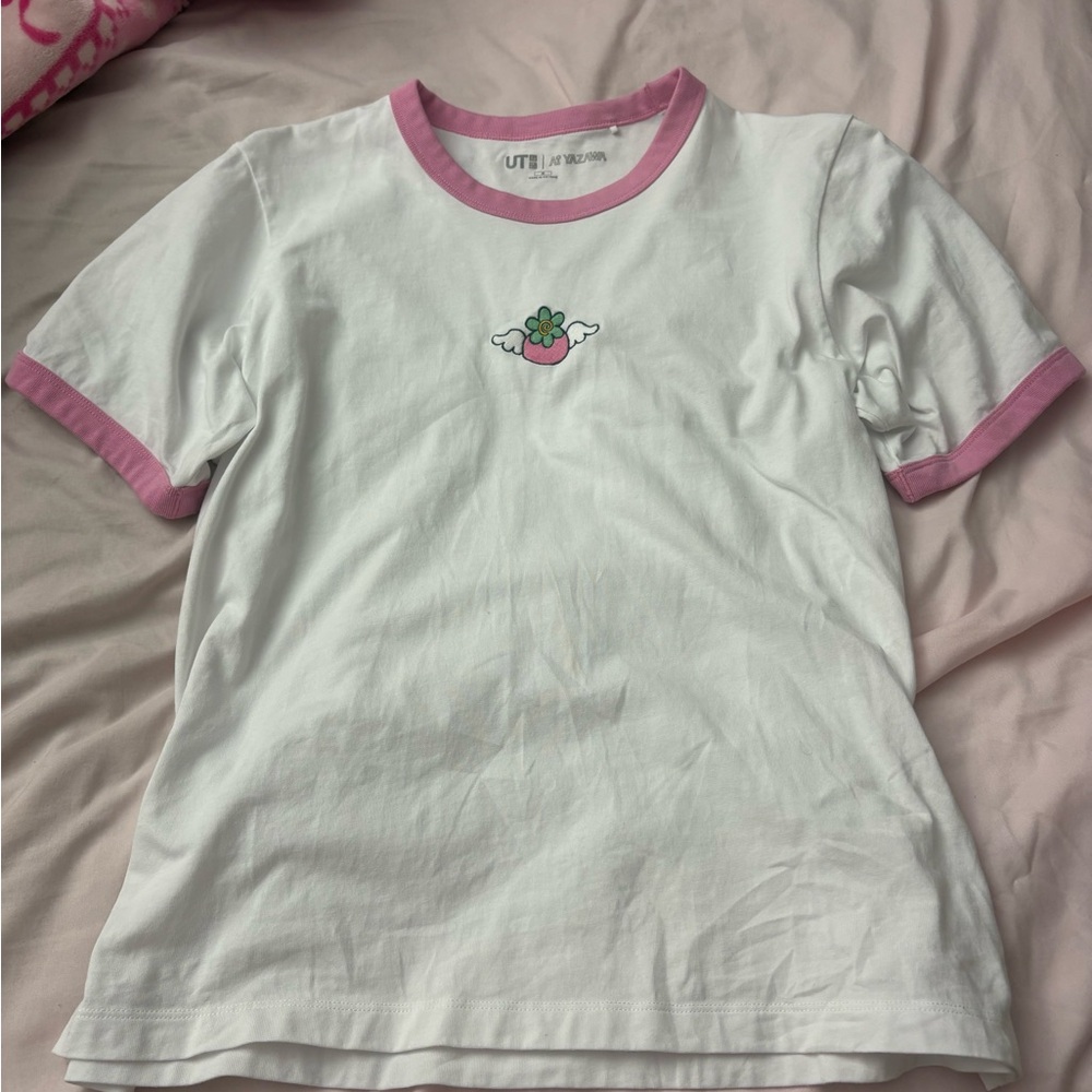 SOLD ‼️ Ai Yazawa × UNIQLO Neighborhood
Story strawberry pink and white shirt